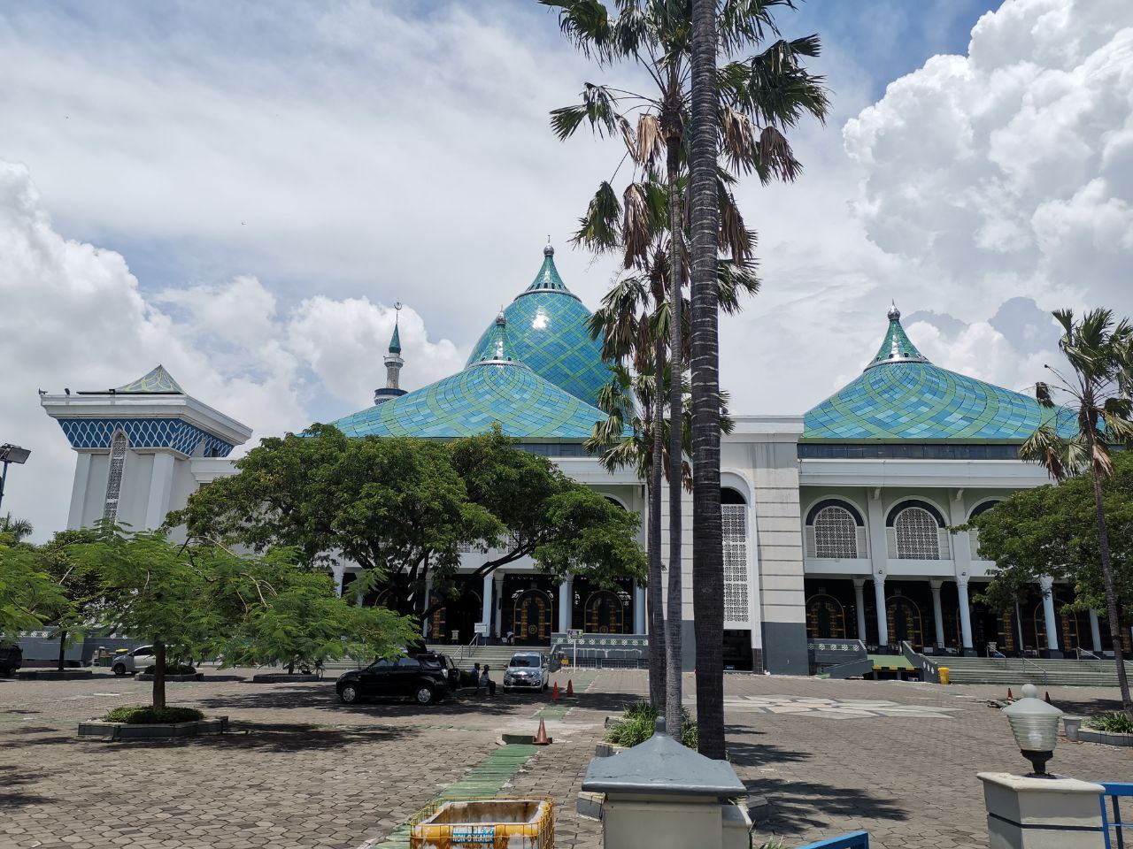 Endonezya’da camiler hayatın merkezinde