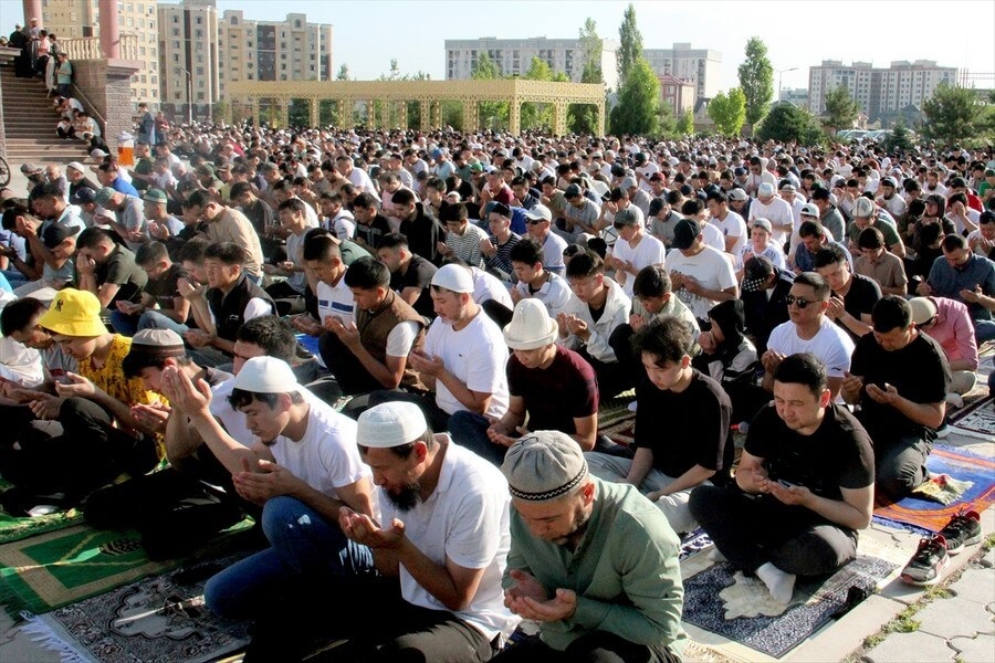 Dünyada Kurban Bayramı Namazı coşkusu