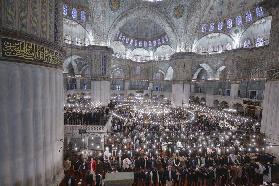 Ramazan Bayramı namazı tekbirlerle eda edildi