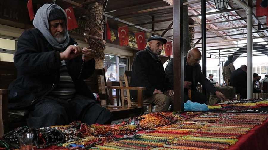 Tarihi çarşının ustaları mesleklerini sürdürme telaşında