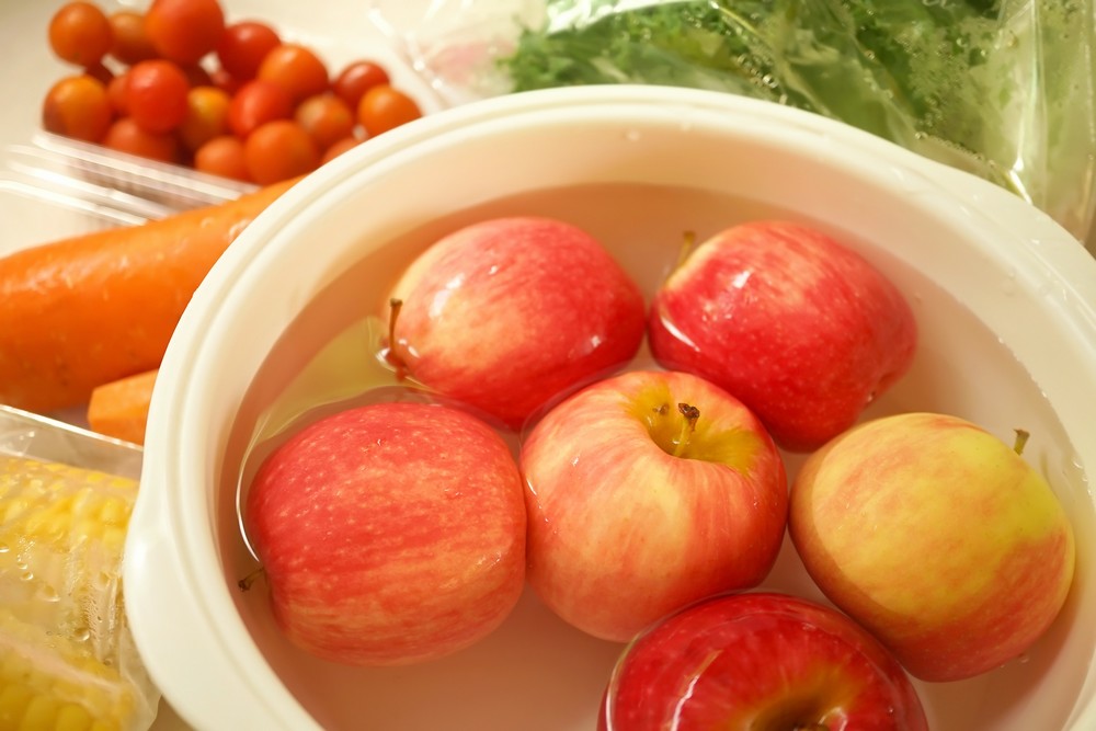 Meyve ve sebzeler karbonatla yıkanarak tüketilmeli