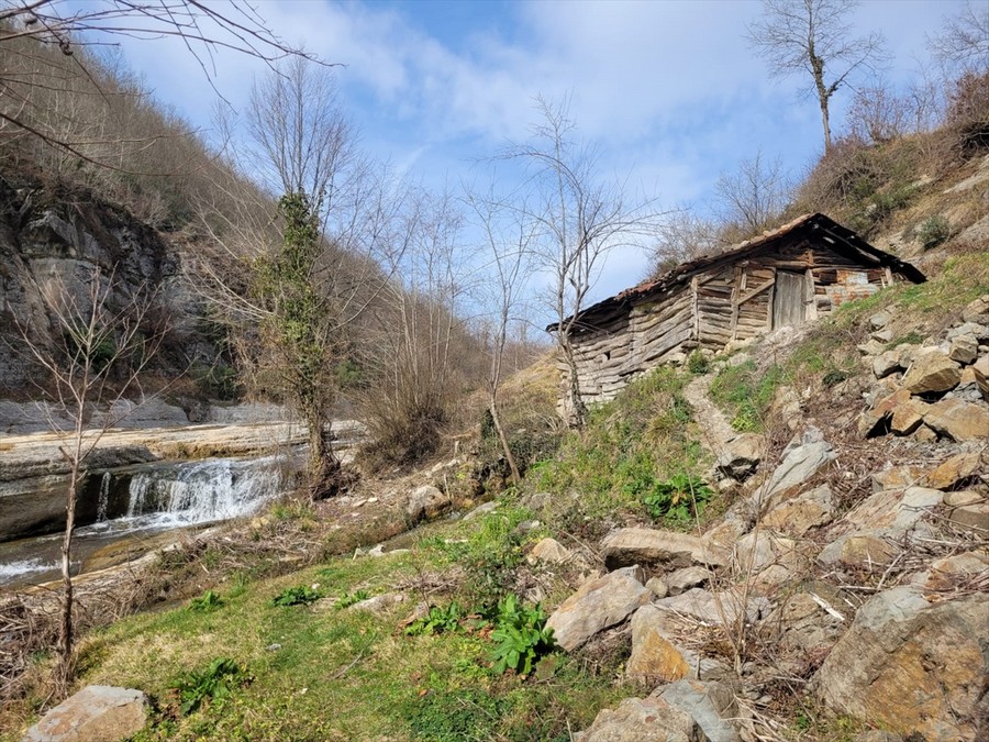 150 yıllık su değirmeni halen hizmet veriyor