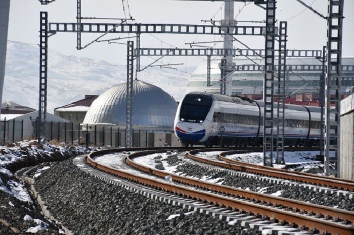 Hızlı trende buzlanmaya karşı yerli sistem