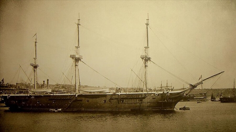 Tarih sayfalarından; Singapur’da Ertuğrul Fırkateyni'ne Coşkulu Karşılama