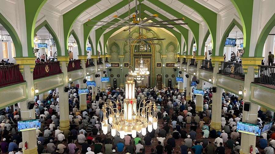 Deprem, uzak mesafelerden gönülleri duada birleştirdi