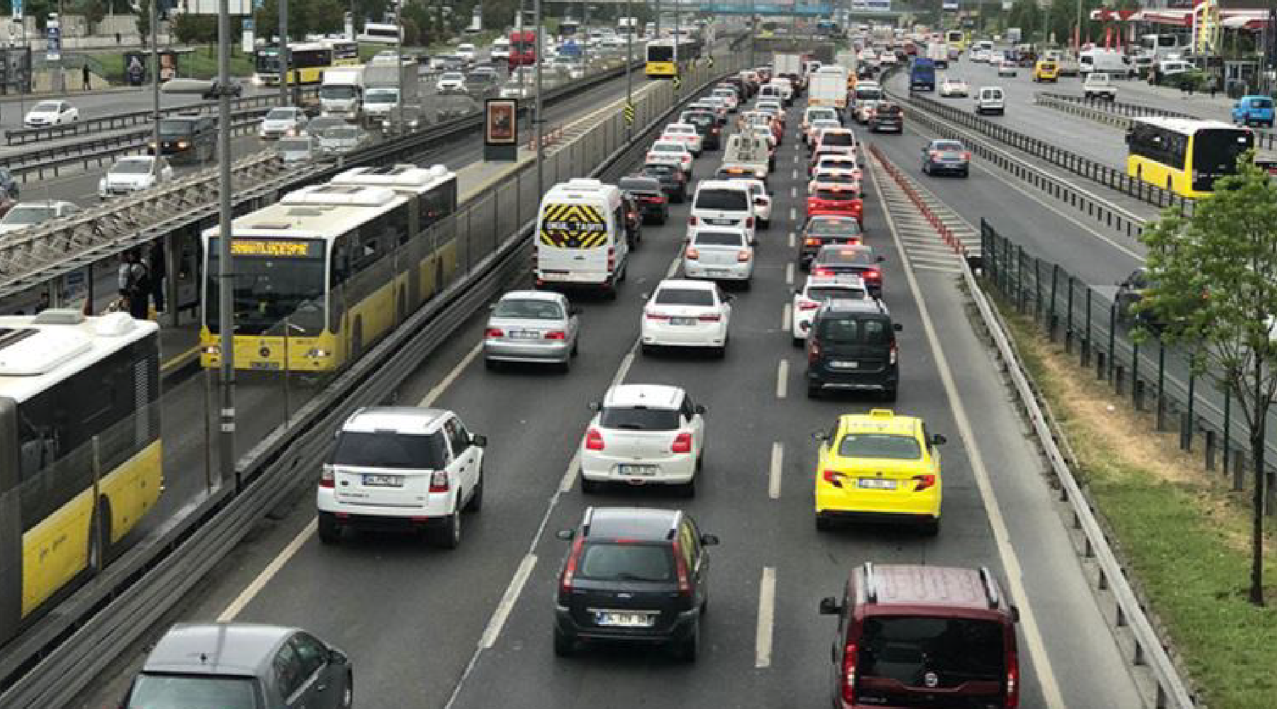Eğitimde uyum haftasının başlamasıyla İstanbul'da trafik yoğunluğu arttı