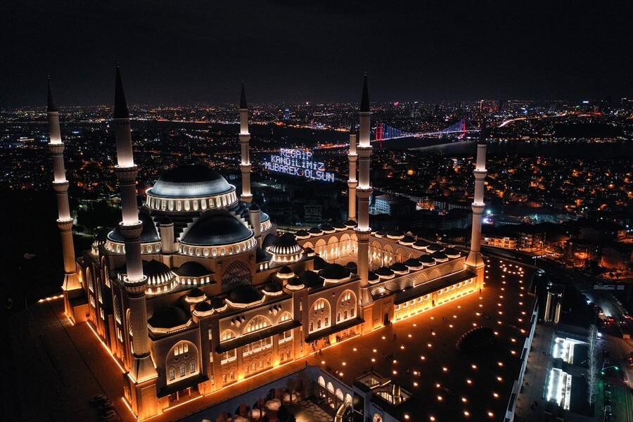 Regaib Kandili dualarla idrak edildi