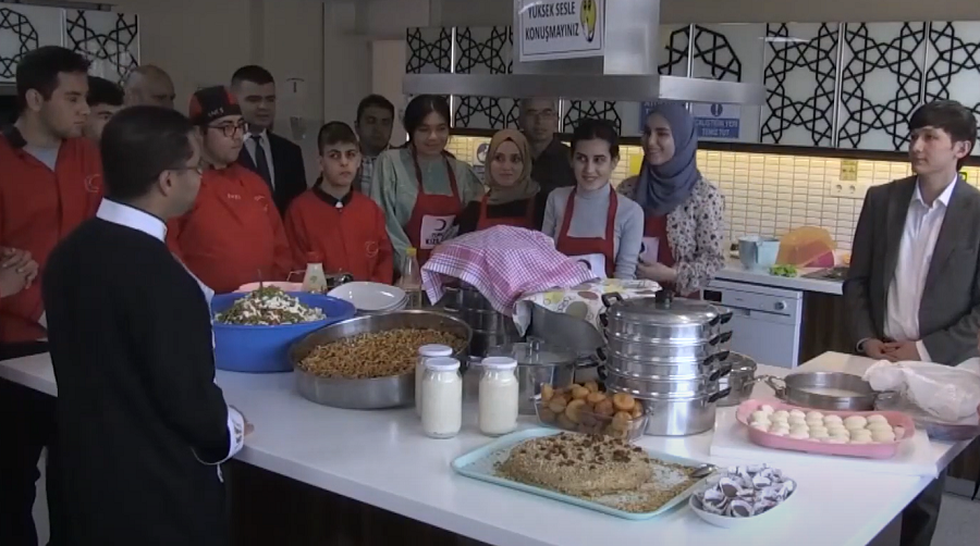 Maharetli özel öğrenciler dünya mutfağını öğreniyor