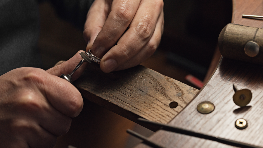 Depremzede kuyumcular yeniden üretime başladı