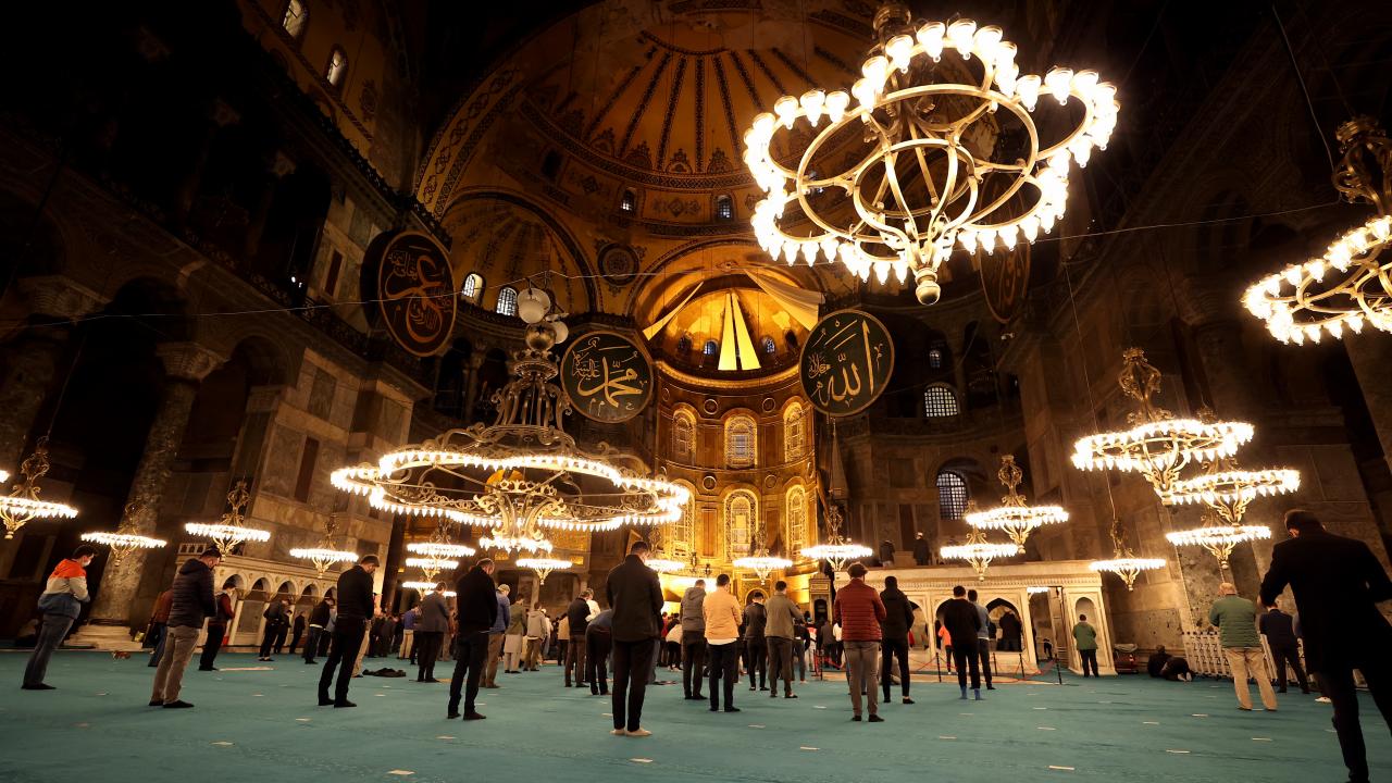 Fotoğraflarla Türkiye ve Dünyada Kadir Gecesi