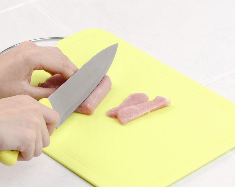 Plastik kesme yüzeyleri mikroplastik bulaştırıyor