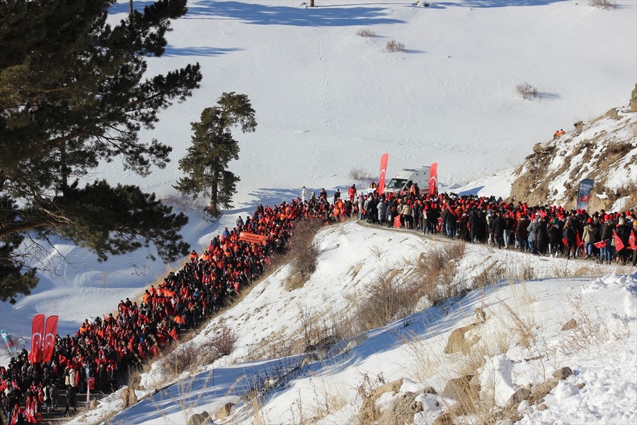 Binlerce genç Sarıkamış'a yürüdü