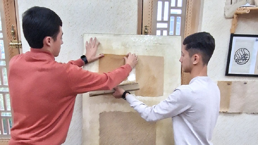 Özbekistan'da dut ağacından kağıt üretimi yaşatılıyor