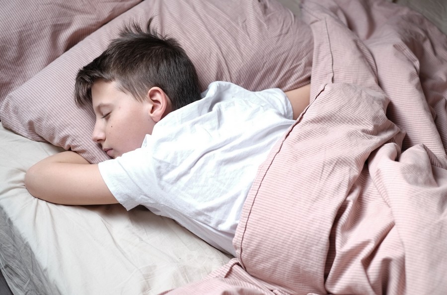 Yüzüstü uyumanın sakıncaları