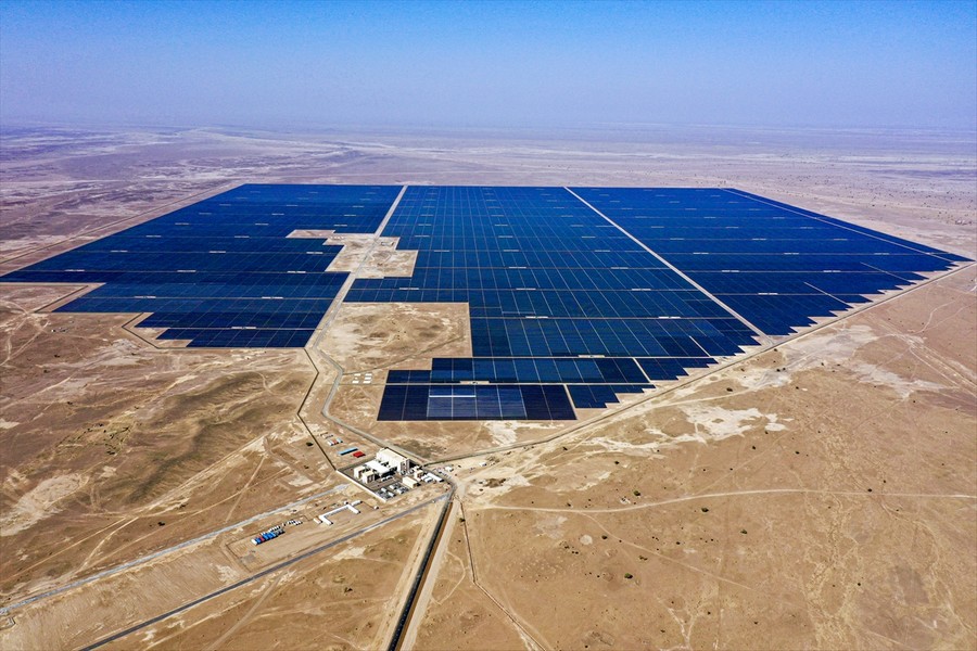 Umman'da devasa güneş tarlası devrede