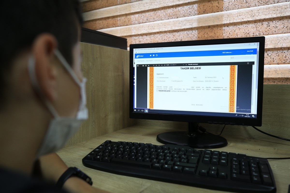 Öğrencilerin karne heyecanı dijital ortamda 