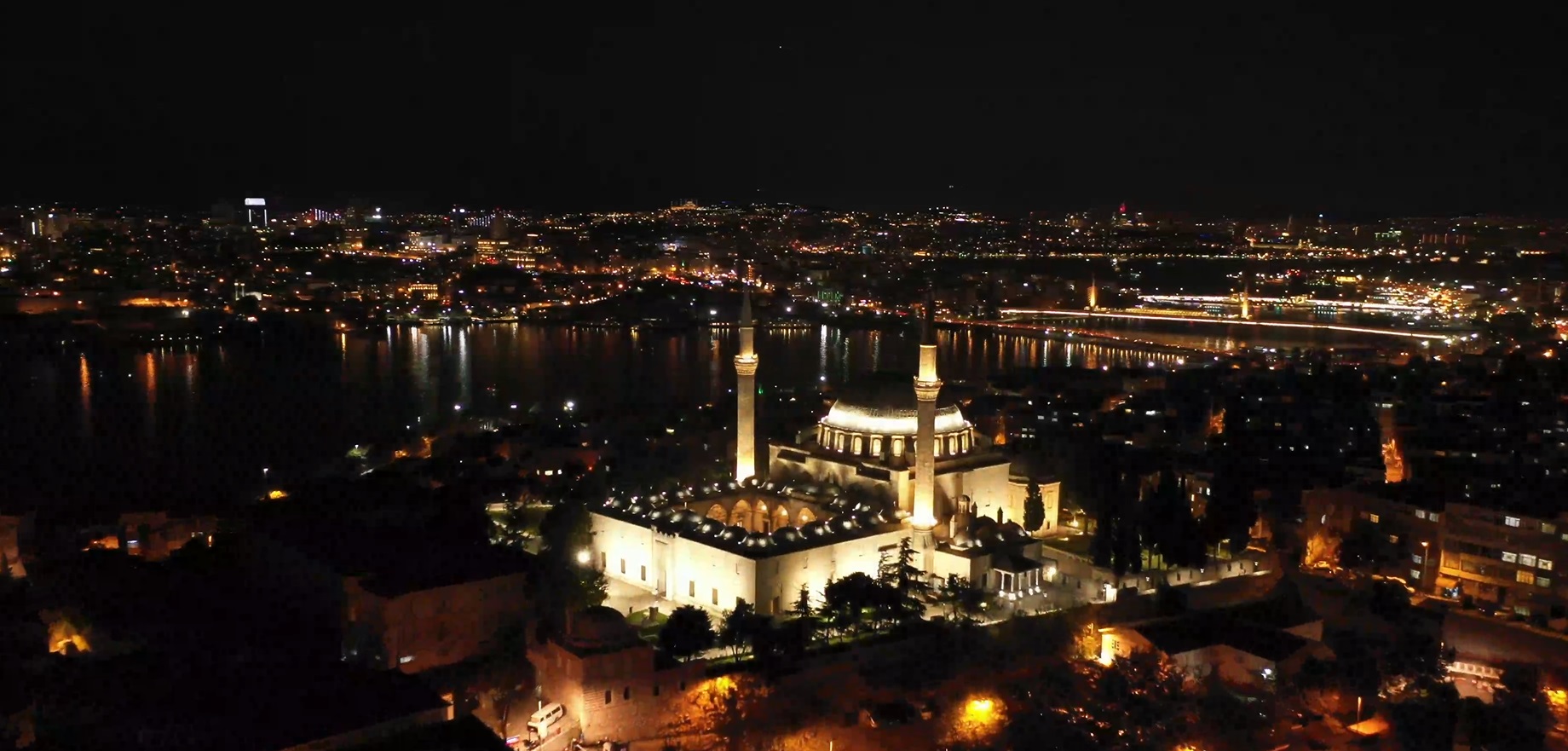 Ramazan Ayında Oruç Tutmak Gibi Namaz Kılmak da Farzdır